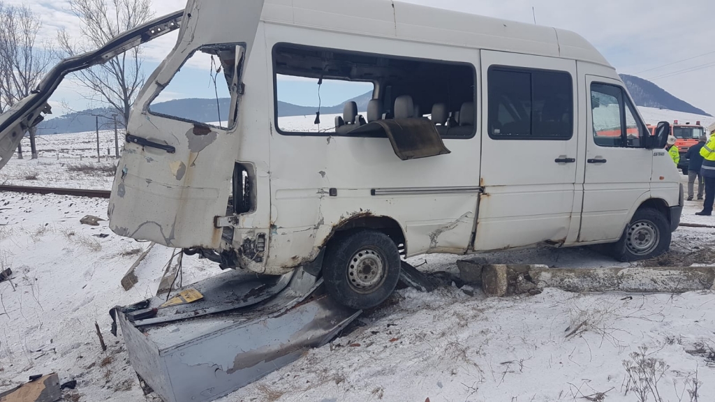 accident-feroviar-codlea-tren-microbuz_e8ddd.jpg