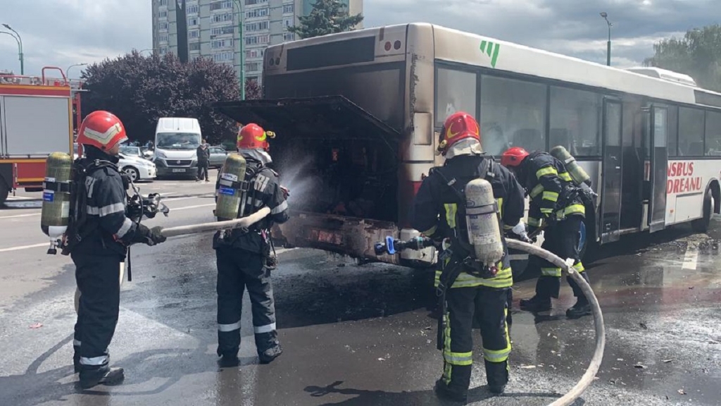 autobuz-incendiu-zona-gara-brasov_7a9cf.jpg