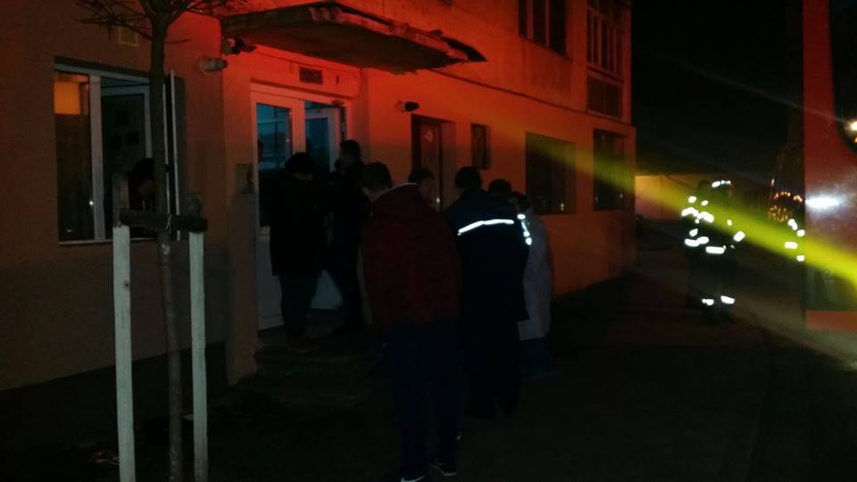 incendiu-bloc-sannicolau-mare-6_2f93b.jpg