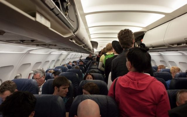 Pasageri-in-avion-Pixabay-640x400-1_123bf.jpg