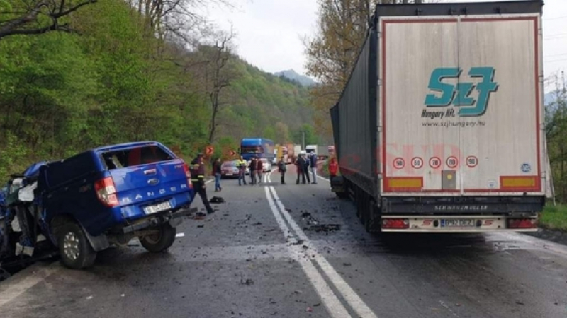 grav-accident-rutier-un-tir-a-spulberat-o-masina-de-teren-bilantul-victimelor-foto-347706_57aaa.jpg