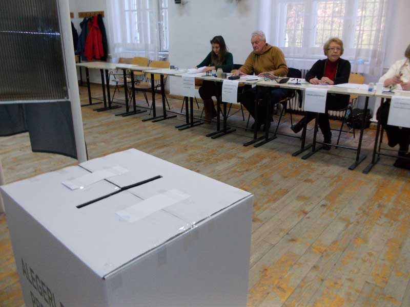 Vot-alegeri-prezidentiale-2014-turul-1-14_4a754.jpg