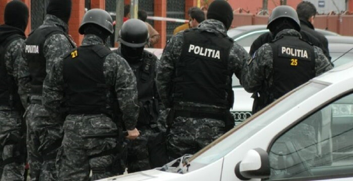 percheziții-Brașov_a9a3f.jpg
