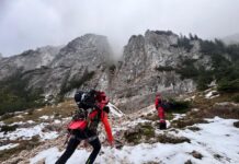 Tragedie în Piatra Craiului. O turistă a căzut 250 de metri în gol salvamont zarnesti